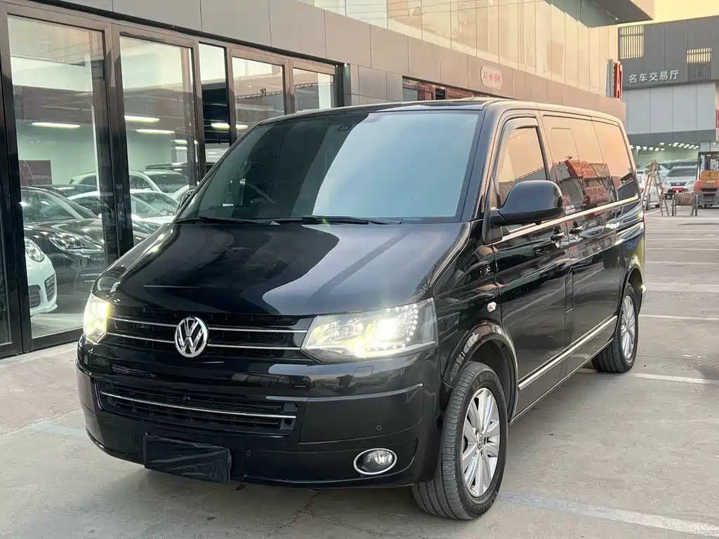 VOLKSWAGEN MULTIVAN 2015