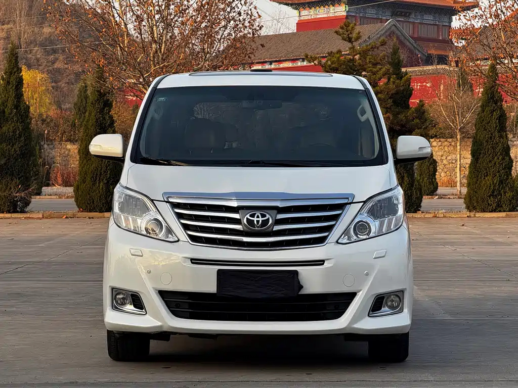 TOYOTA ALPHARD 2012