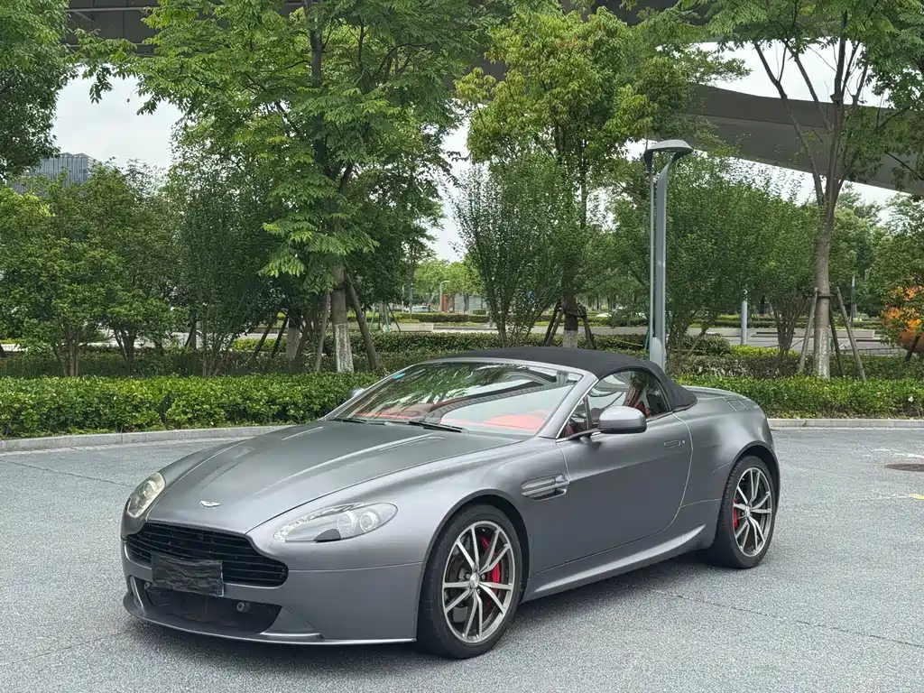 ASTON MARTIN V8 VANTAGE 2016