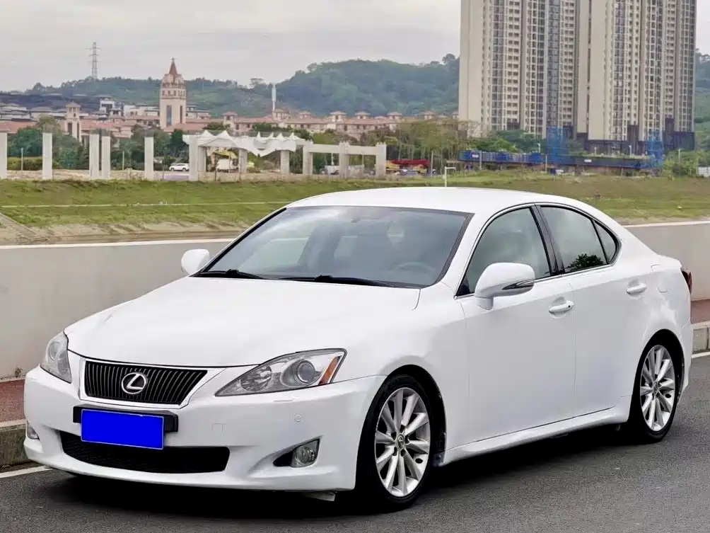 LEXUS IS 2010